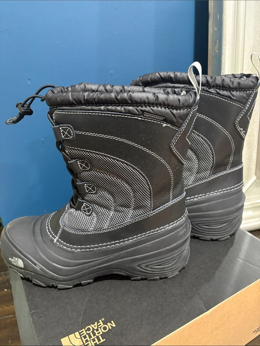 The North Face Black Kids Snow Boots with Pull-Top Closure